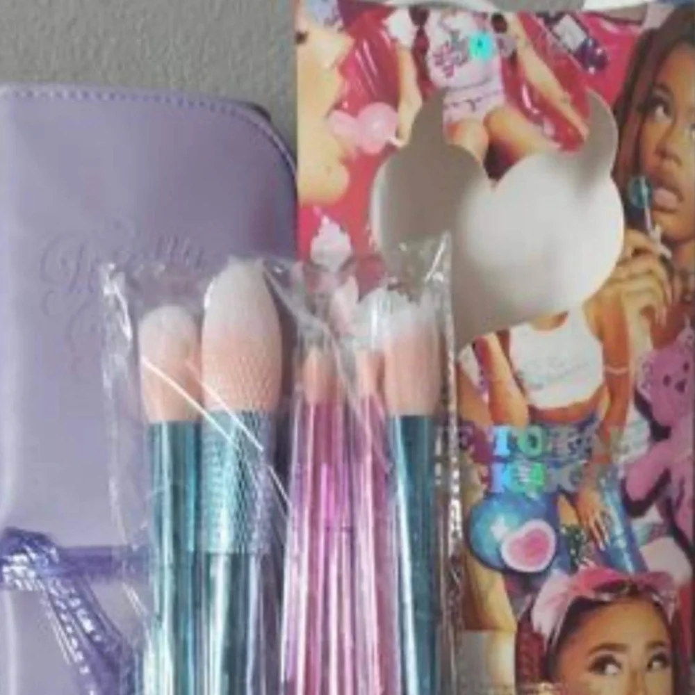 ❇️Bh x Iggy DISCONTINUED Totally Plastic Face & Eye Brush Set NWT